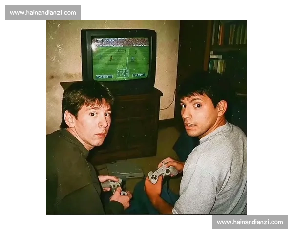 甲亢哥求见梅西遭阿奎罗毒舌:C 罗粉丝?他只能在家看世俱杯! 甲亢哥求见梅西遭阿奎罗毒舌:C 罗粉丝?他只能在家看世俱杯!